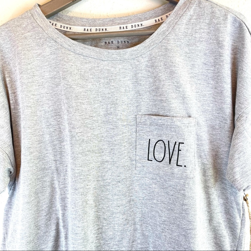 Rae Dunn Women’s LOVE Cropped Tee Size Medium NWT - Picture 2 of 7